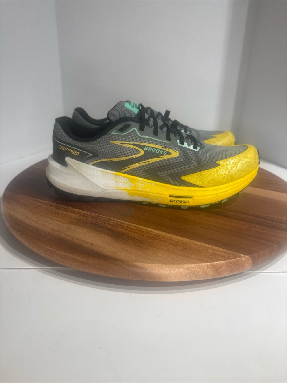 Brooks Skyvault Catamount Running Trail Shoes Lemon Chrome Men’s Size 9.5
